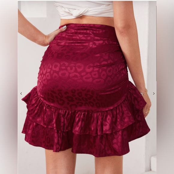 SHEIN Wine color print skirt with ruffles - Picture 3 of 7
